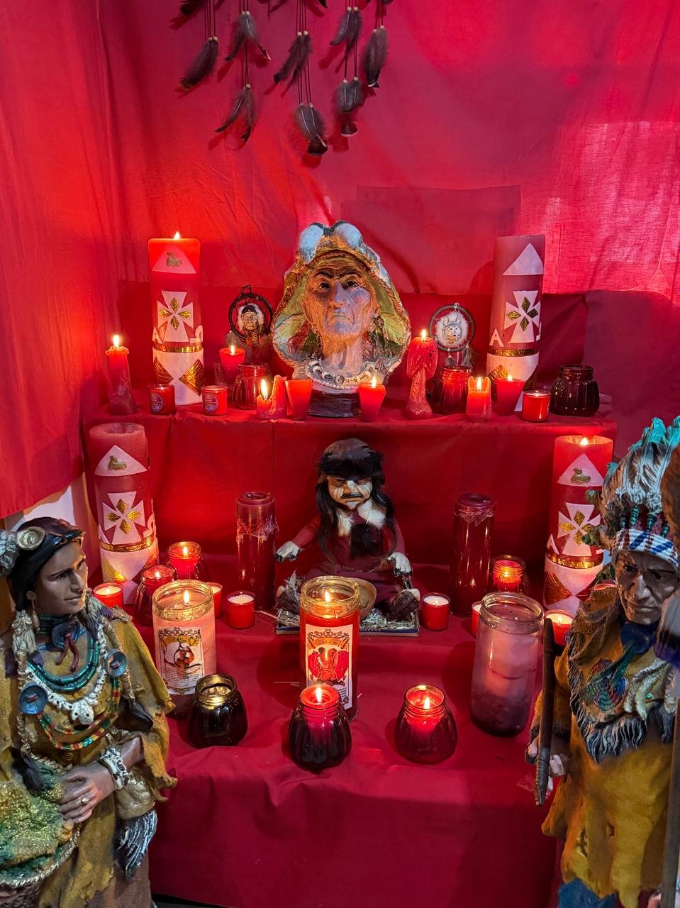 Altar rojo para amarres poderosos y endulzamientos
